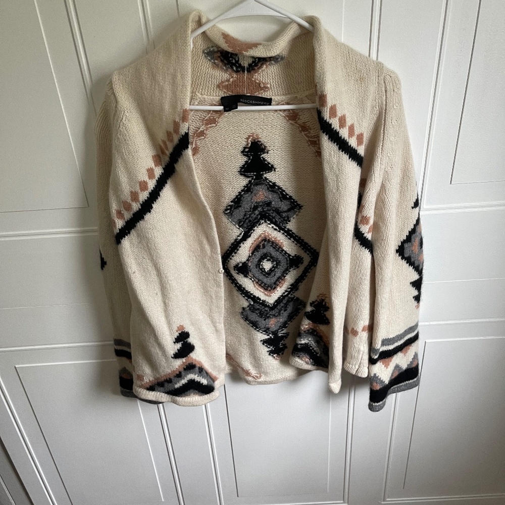 360Cashmere Cardigan Size M
